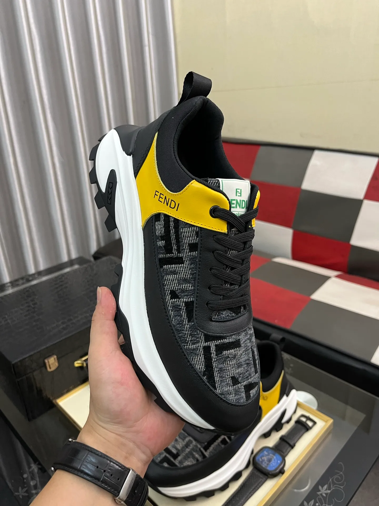 Men's Men's Shoes💰458⌚️⌚️[FENDI] Fendi's classic and comfortable men's, this complex sneaker is made of soft calfskin➕genuine leather lining➕original ultra-light rubber material with rough outsole. This unique light style is suitable for the casual and refined sensibility of this season. It is comfortable and natural on the feet. It is an everyday style for casual travel in autumn and winter! 38−443️⃣colors available